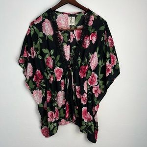 Pink rose flower design light weight blouse by Haute Project Top Size 1X